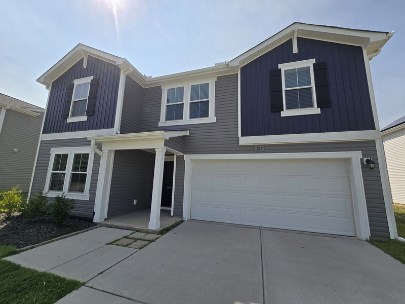 Clayton House: 129 Maple Tree Lane