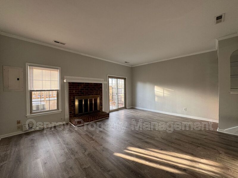 Charming, end-unit brick townhome! *ASK ABOUT OF ZERO DEPOSIT* - Photo 6