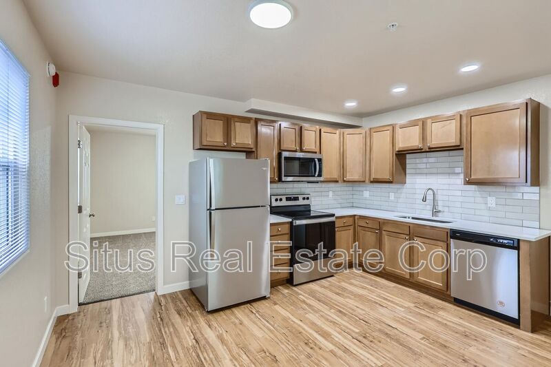 Lakewood House: 1391 Carr St.