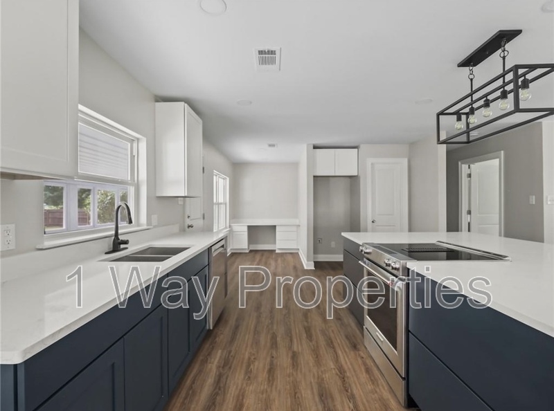 Folsom House: 80249 N Willie Rd