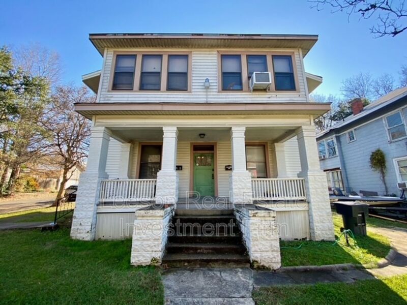 Shreveport House: 1101 College St