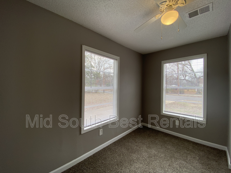 Request a Viewing for 1612 Robin Hood Ln Tenant Turner