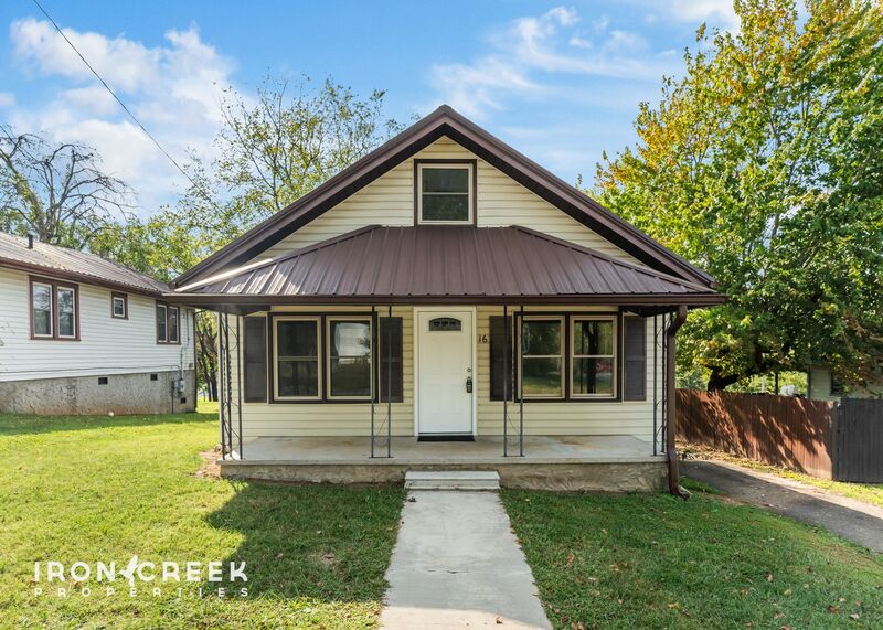 Asheville House: 16 Pelzer Street