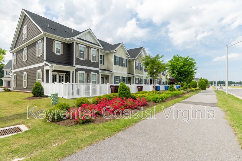 Chesapeake Townhome: 2115 Belden Ave.