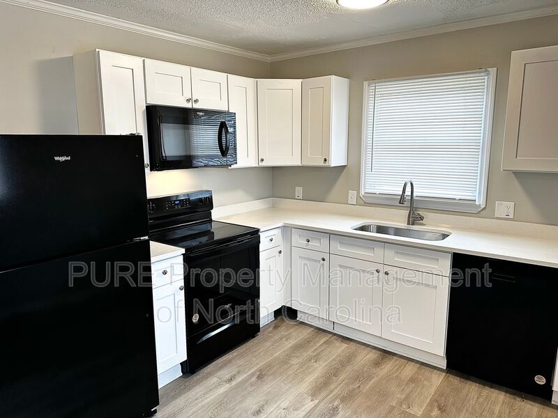 Lexington House: 1414 White St