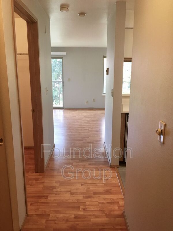 Seattle House: 745 Summit Ave E