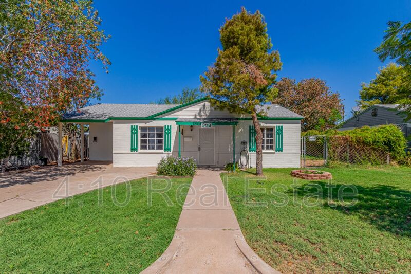 Phoenix Condo: 208 W Glenrosa Ave