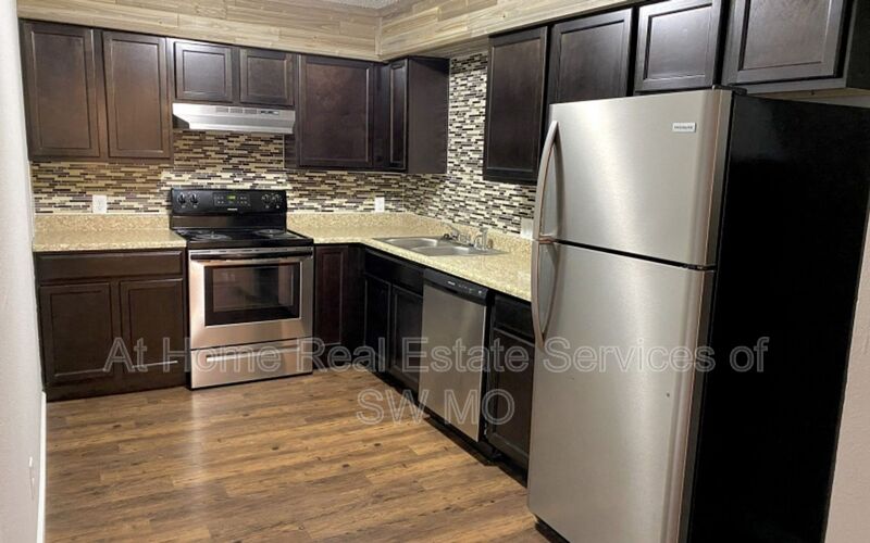 Springfield Condo: 712 E Sunshine