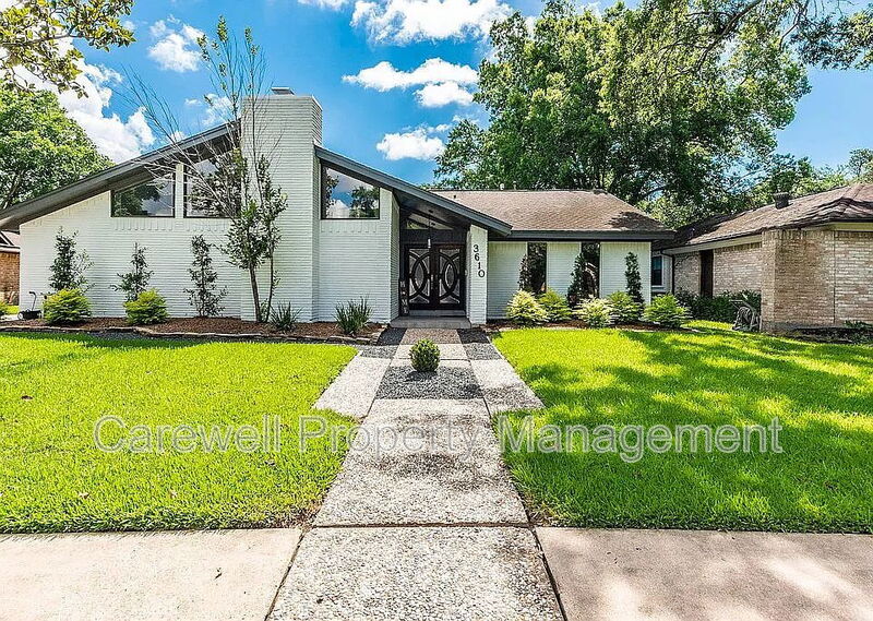 Houston House: 3610 Lonniewood Drive