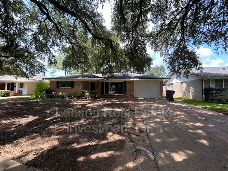 Shreveport House: 2038 Lovers Lane