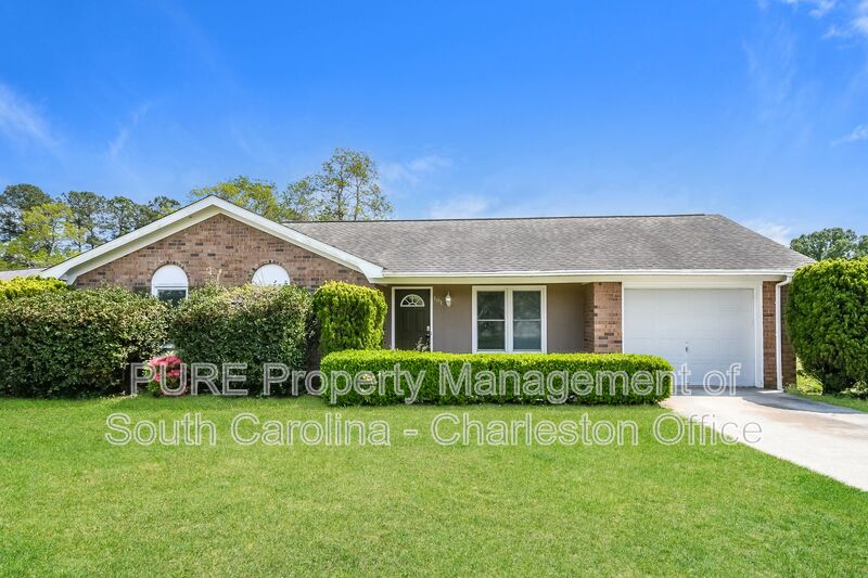 Summerville House: 101 Gatehouse Dr