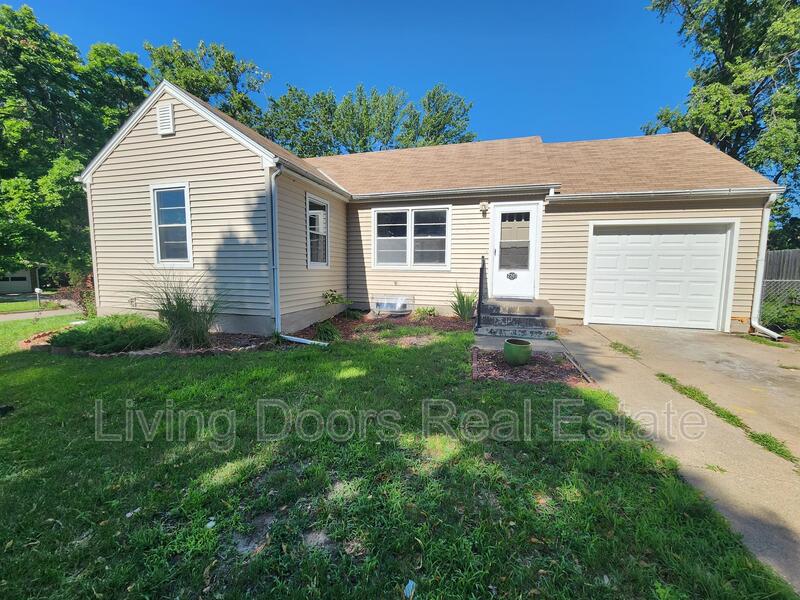 Lincoln House: 2201 N 65