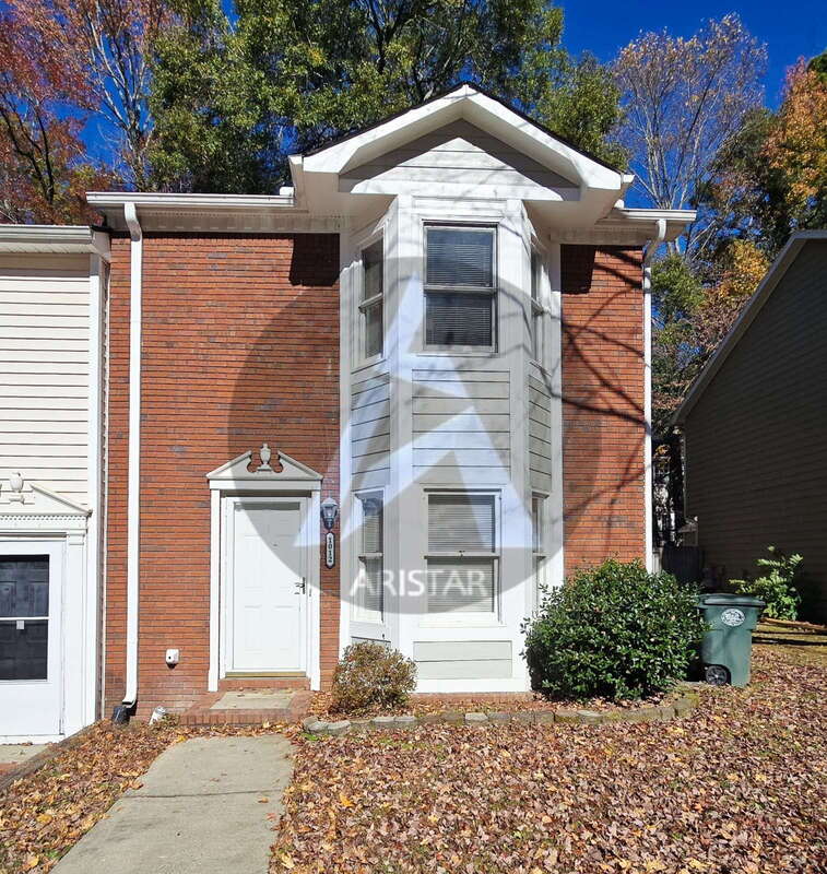 Kennesaw House: 1012 Kennesborough Road Northwest