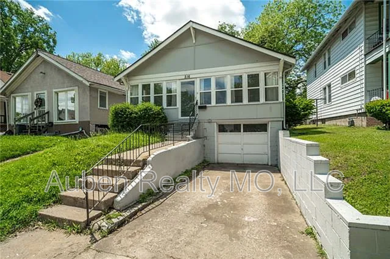 Kansas City House: 216 N Wheeling Ave