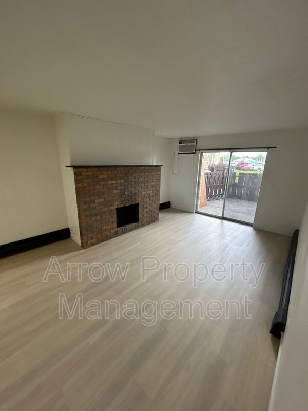 Bismarck House: 215 E Arbor-202A