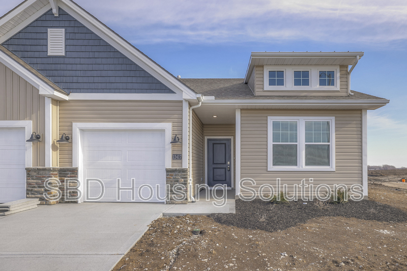 Lees Summit Townhome: 12416 S Parkwood Ln
