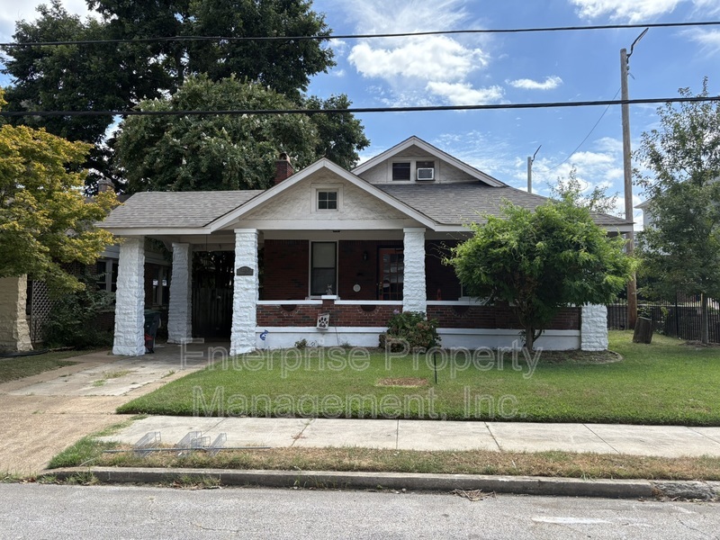 Memphis House: 2371 Parkway Pl