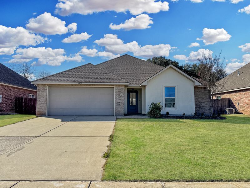 Bossier City House: 1132 Eli Conner Dr