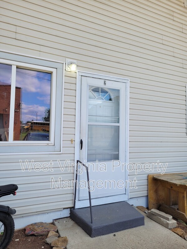 East Bank Condo: 130 Elm Street