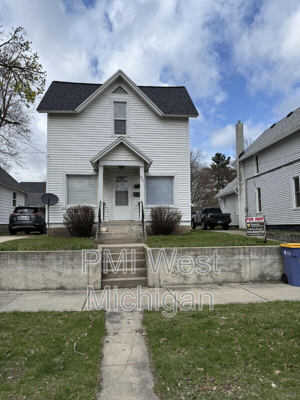 Grand Rapids Condo: 927 10th St NW