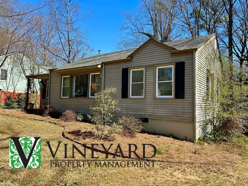 Smyrna House: 1995 Benson Ave SE