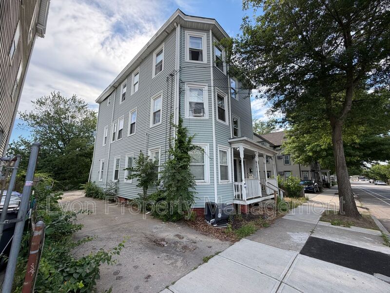 Providence Condo: 328 Douglas Ave