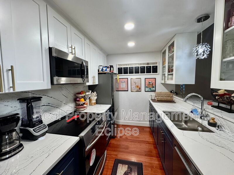 Bellevue Condo: 14636 NE 45th St