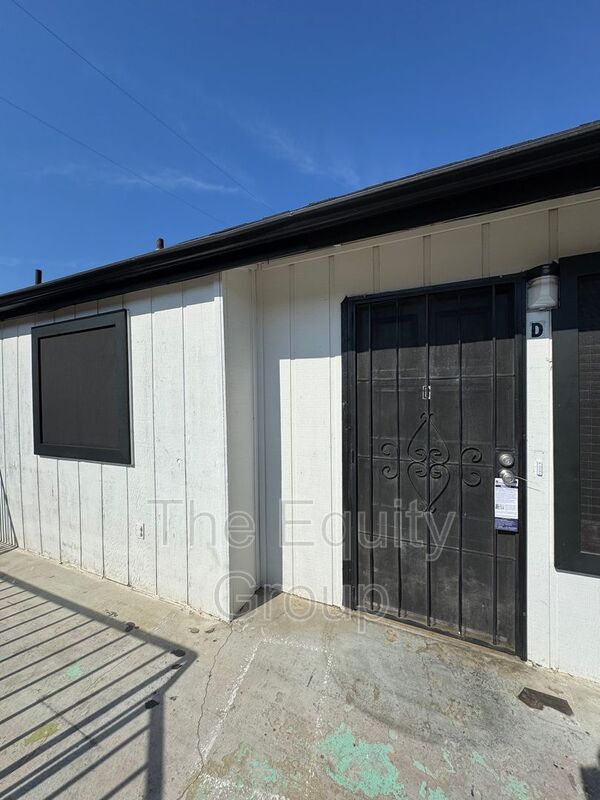 Visalia Condo: 415 North West St