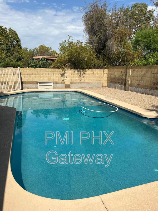 Mesa House: 954 W Osage Ave