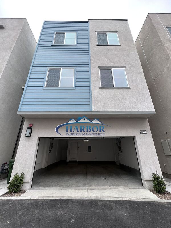 San Pedro Townhome: 1627 W Hornet Lane