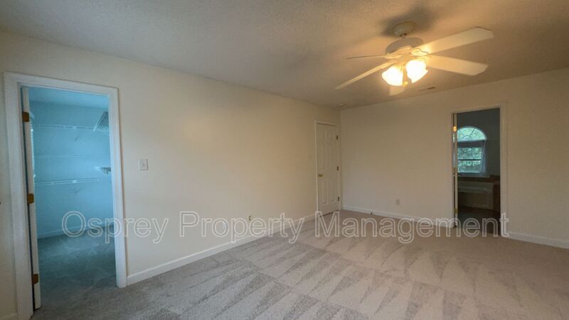 Spacious 4-Bedroom Home with Sunroom! - Photo 24