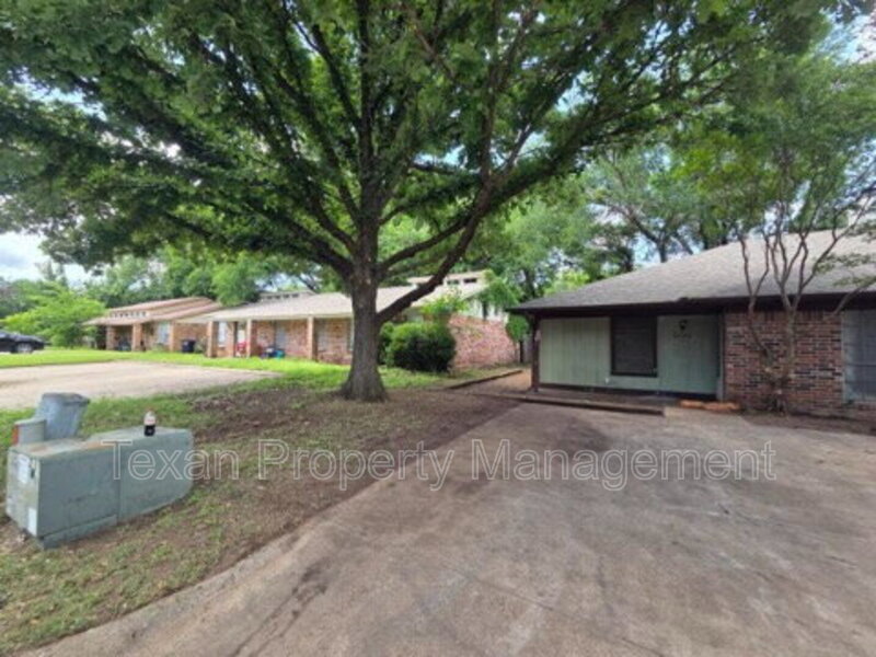 Weatherford Condo: 1012 Lynn Street