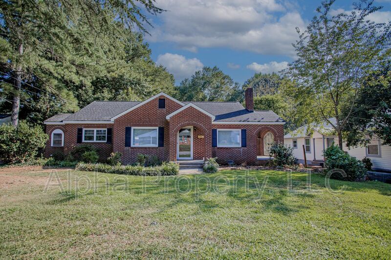 Williamston House: 739 Anderson Dr