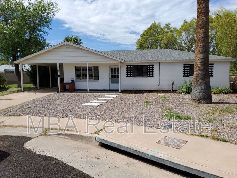Tempe House: 915 W 17th Pl