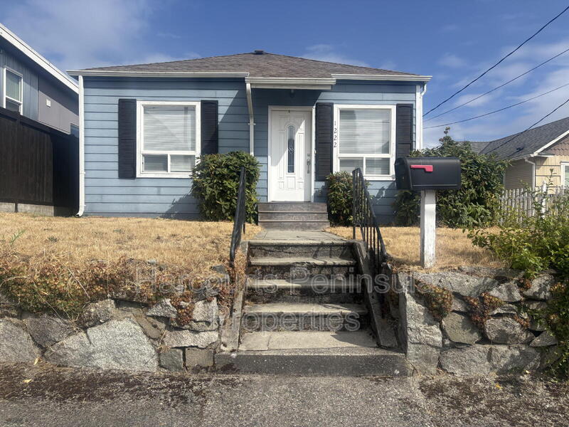 Bremerton House: 1222 5th Street