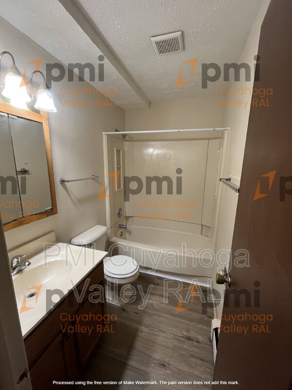 Akron Condo: 1588 Coventry Street