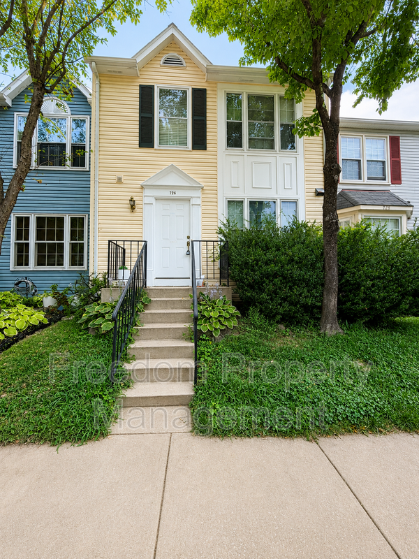 Warrenton Townhome: 726 Pine Tree Ct.
