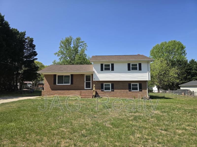 Concord House: 1708 Caro-Mar Place Northwest