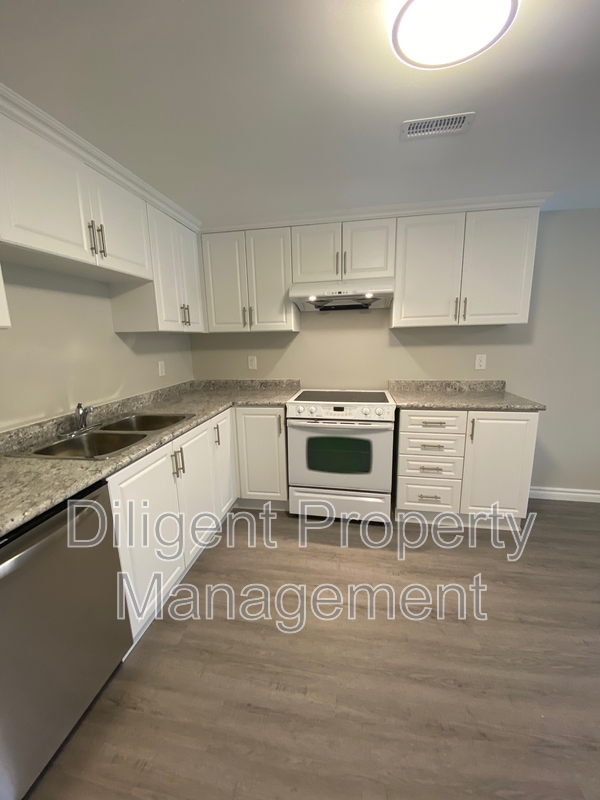 Peterborough House: 1528 Redwood Dr