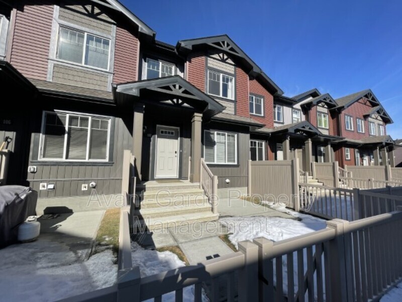 Edmonton Townhome: 3305 Orchards Link SW