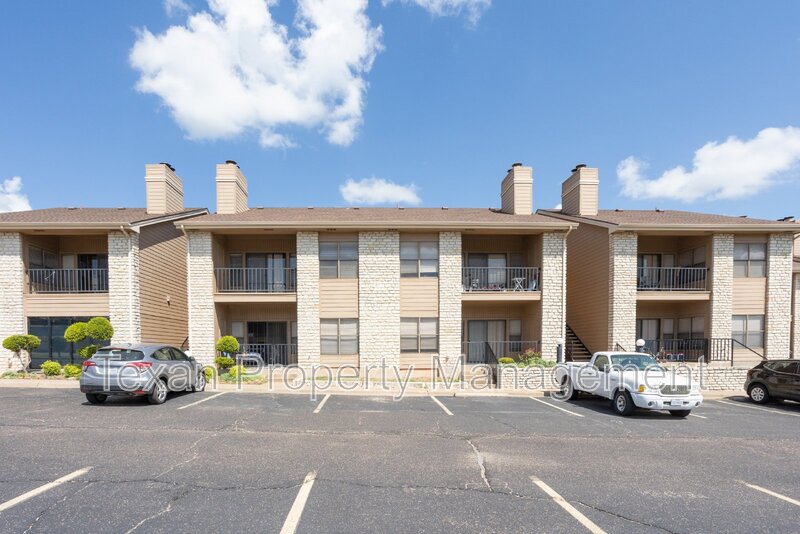 Granbury Condo: 400 E Pearl Street