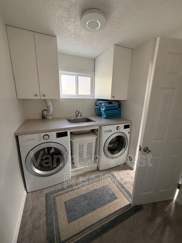 Lake Country Condo: 1-16370 Carrs Landing Rd