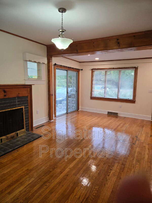 Lancaster House: 2182 Morattico Rd