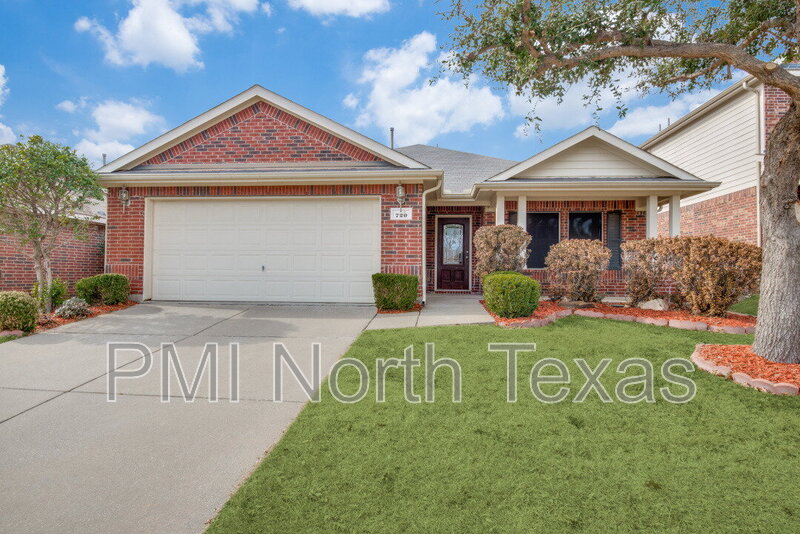 Little Elm House: 720 Meandering Trail