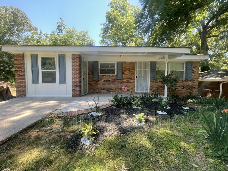 Atlanta House: 3128 Waters Road Southwest