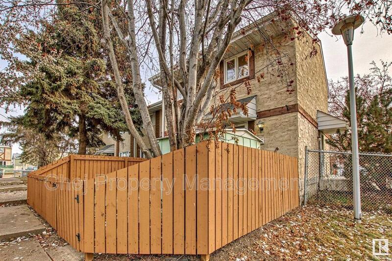 Edmonton Townhome: 4C CALLINGWOOD CO NW