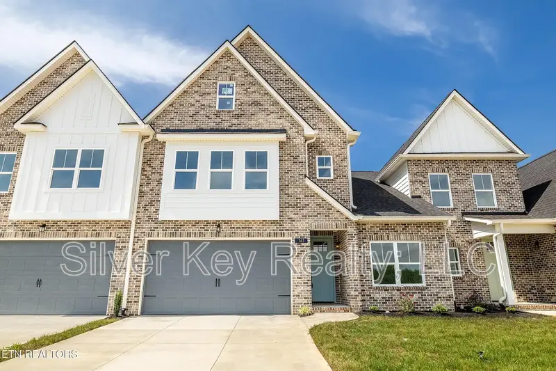 Sweetwater Townhome: 141 River Park Lane