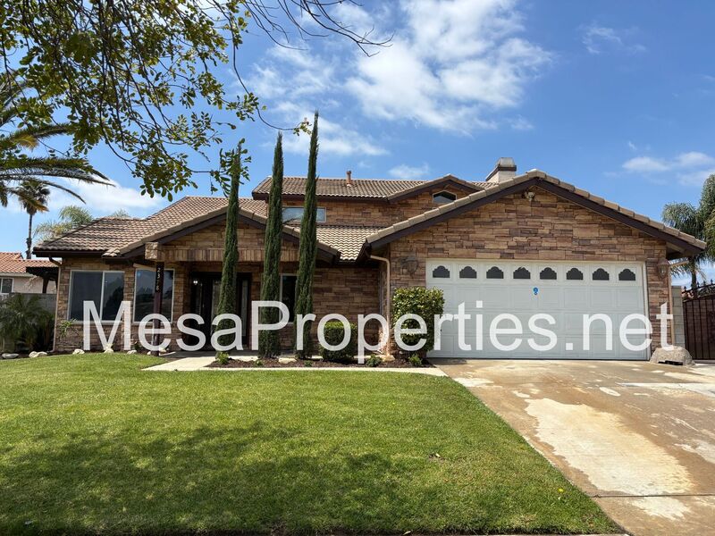 Rialto House: 2378 N. Sycamore Ave.