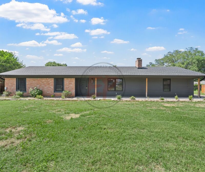 Waco House: 1190 Greenwood Lane