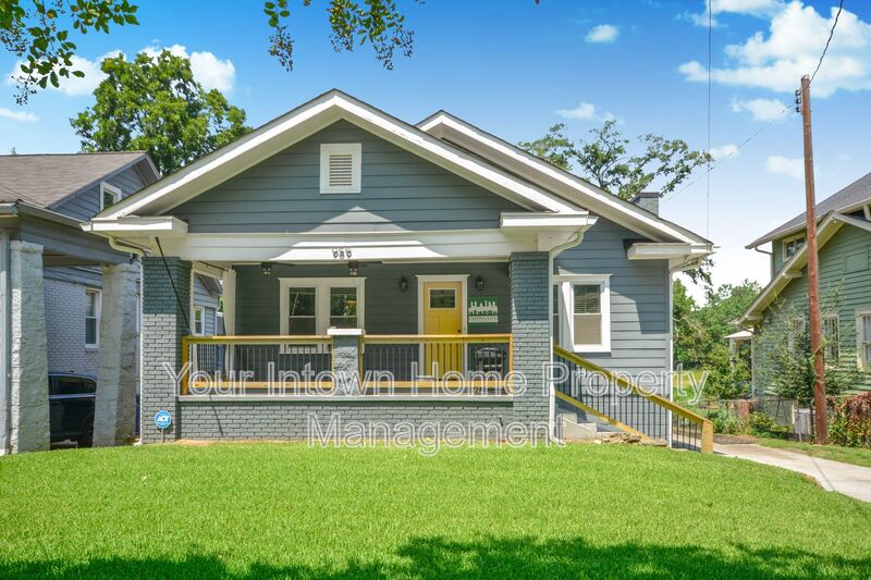 Atlanta House: 959 Dill Ave SW